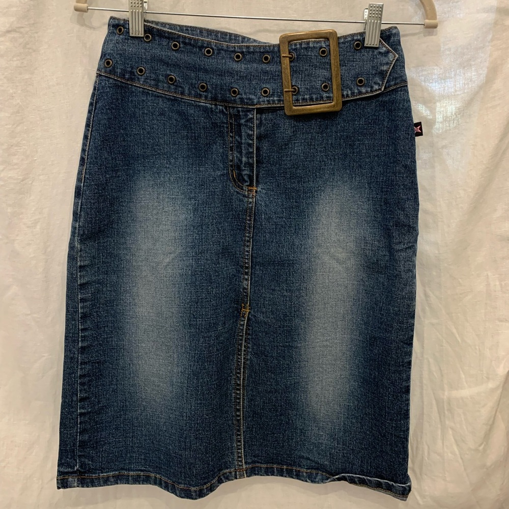Bubblegum denim mini skirt with belt